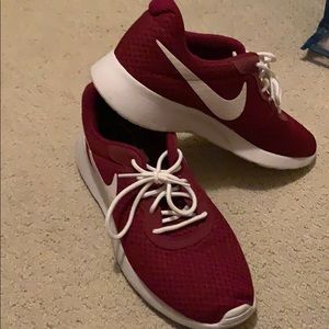 Nike maroon size 10